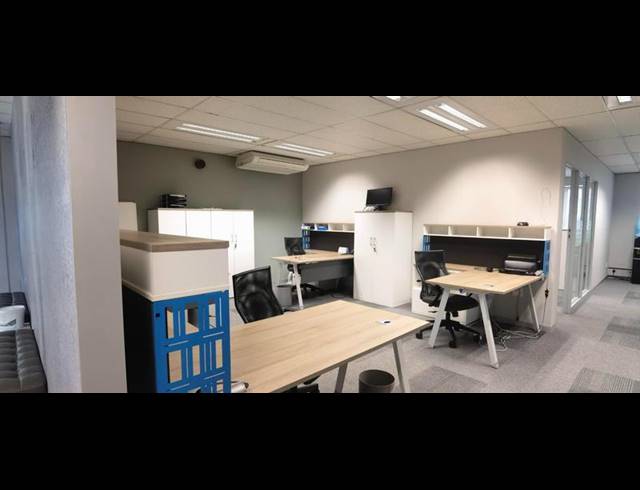 BUSINESS PROPERTY TO RENT IN LYNNWOOD MANOR